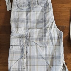 Aeropostale Men's Cargo Shorts - Light Gray and White